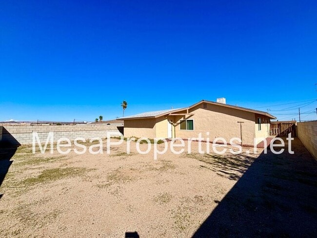 Building Photo - 1210 Oasis Dr