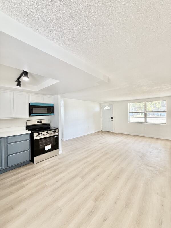 Building Photo - 12909 Kings Manor Ave