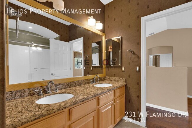 Building Photo - 231 W Flamingo Dr