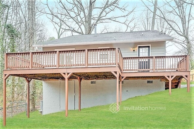 Building Photo - 5484 Pine Dr SW