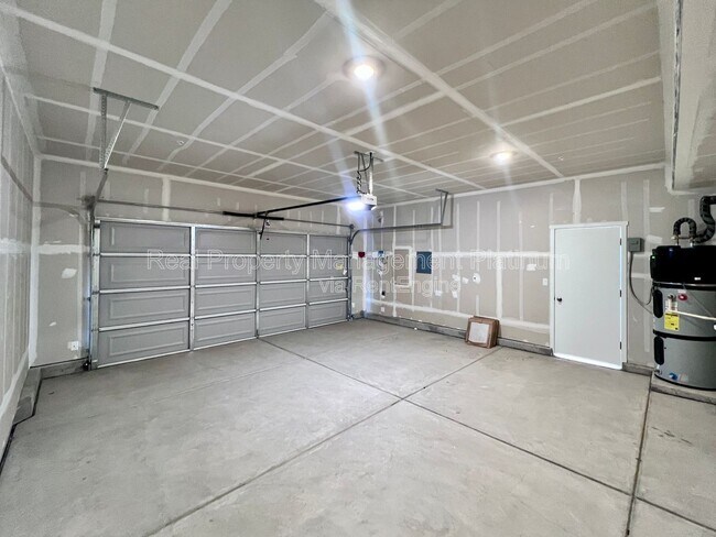 Building Photo - 2903 E Tierra Dr