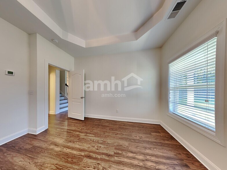 Building Photo - 110 Doral Blue Dr