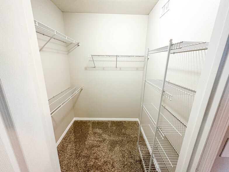 Building Photo - 6530 Emerald Dunes Dr