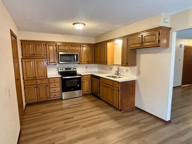 Building Photo - Beautiful 2 Bed 1 Bath Home in Downtown Ed...