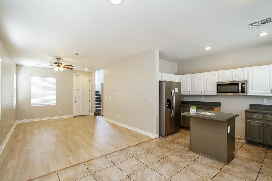 Building Photo - 5876 Secret Island Dr