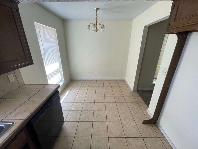 Building Photo - 3-Bedroom Duplex in OKC