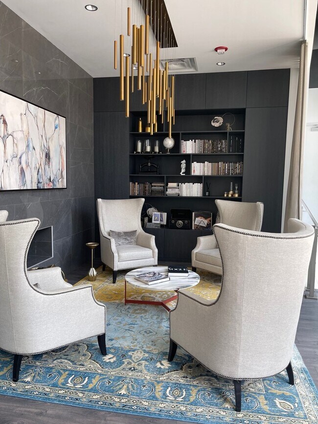 Building Photo - 450 E Waterside Dr