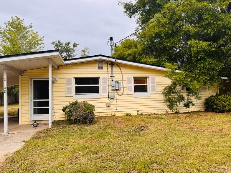 Building Photo - 2108 Burpee Dr