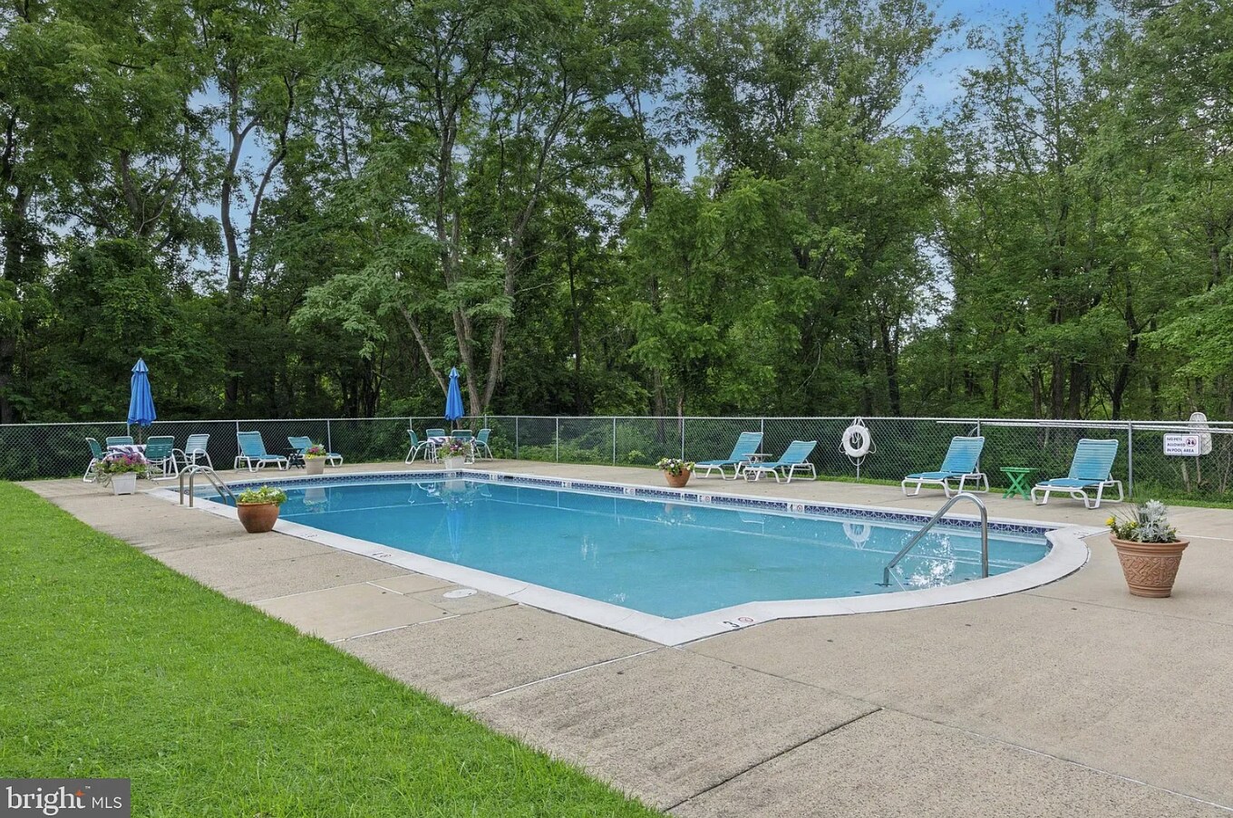 Building Photo - 42 Hermitage Dr
