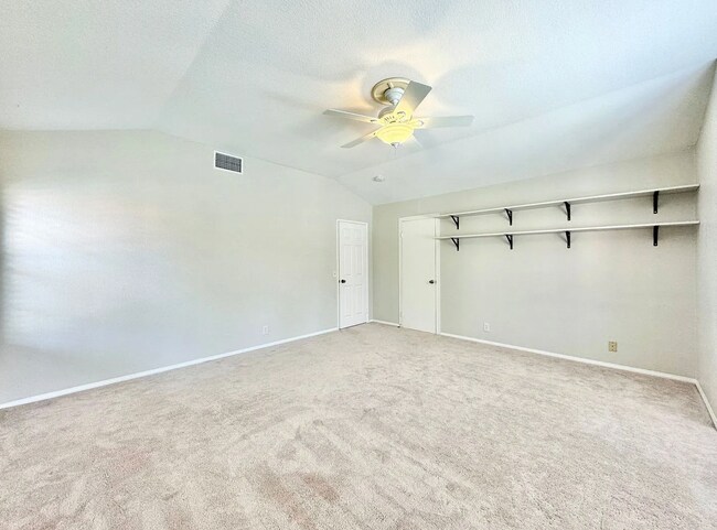 Building Photo - Beautiful 5B/3BA Home in Rancho Bernardo A...