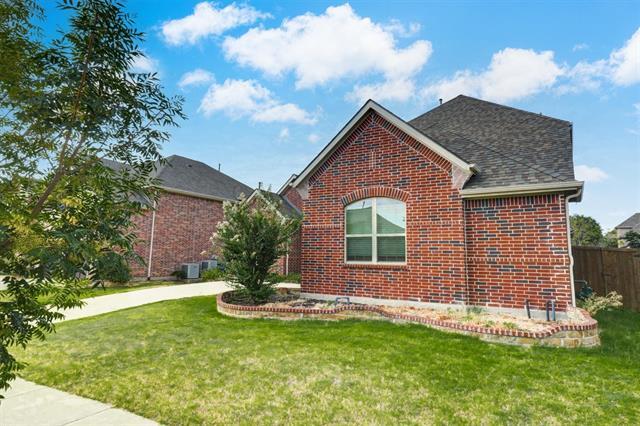 Building Photo - 13865 Pomegranate Dr