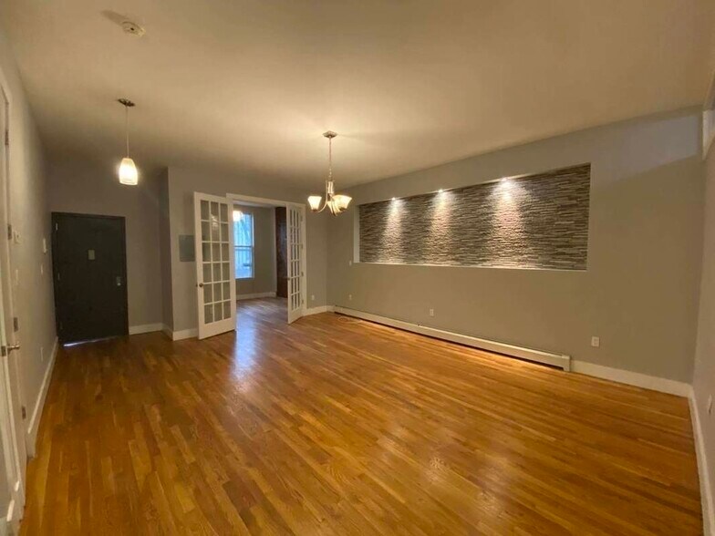 Building Photo - 43 Weirfield St