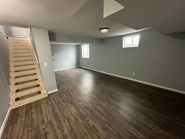 Building Photo - $1650 - 4 Bed 2 Bath Home