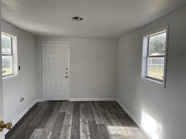 Building Photo - 4225 Harry St