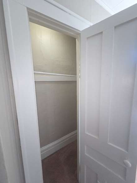 Building Photo - 340 W 24th St