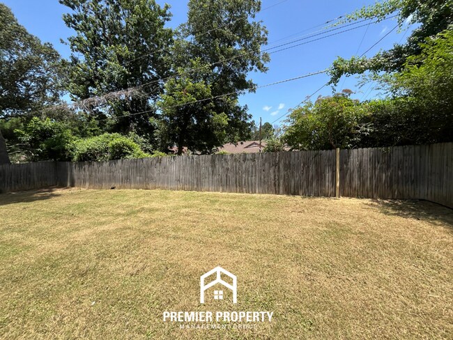 Building Photo - 3BR/1.5BA Memphis Rental with Tile Flooring, Brick Fireplace & Fenced Yard
