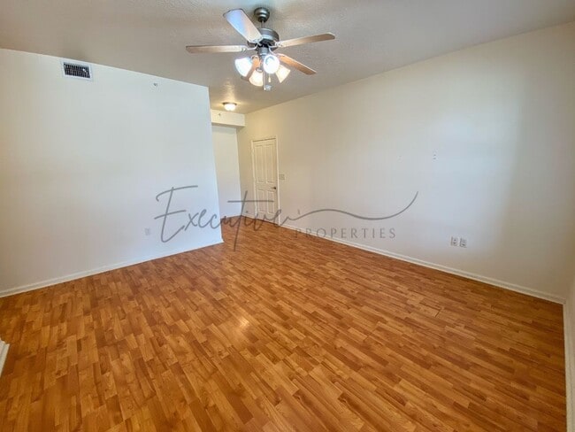 Building Photo - 311 E Hale St