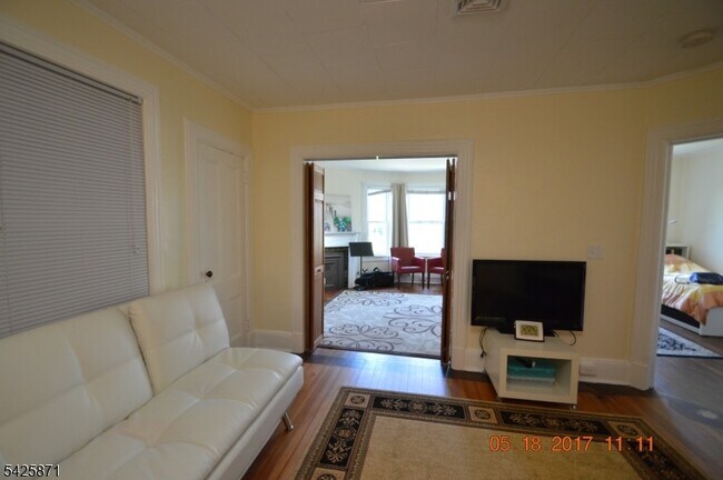 Building Photo - 83 Summit Ave