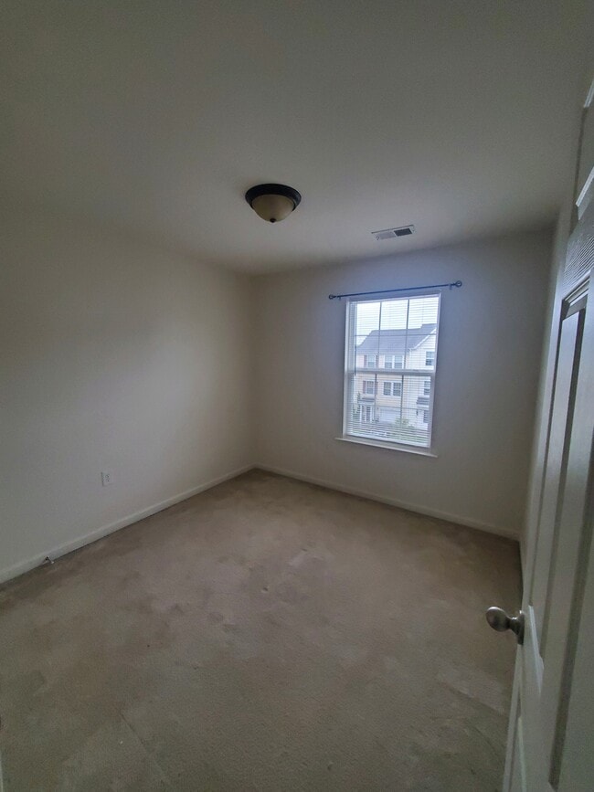Building Photo - 14 Venetian Ct