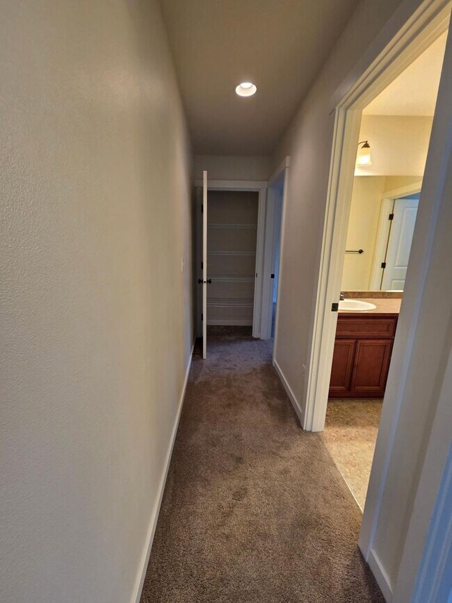 Building Photo - Beautiful 3-Bed Home with Private Yard and Modern Upgrades