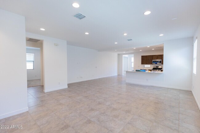 Building Photo - 9323 W Glenrosa Ave