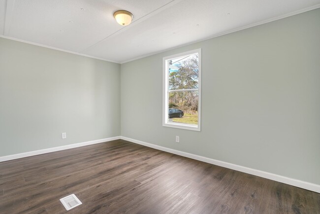 Building Photo - 6266 Magnolia Dr