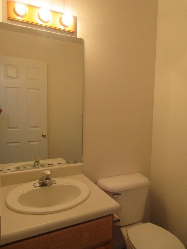 Building Photo - 461 E Cobblecreek Dr