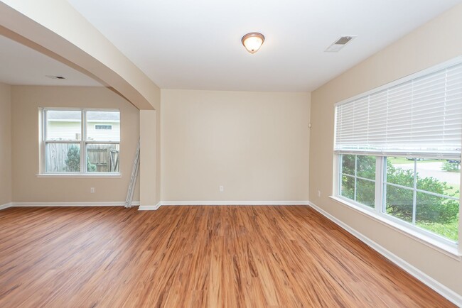 Building Photo - 4 Bedroom 2.5 Bath Home in Felder Creek - ...
