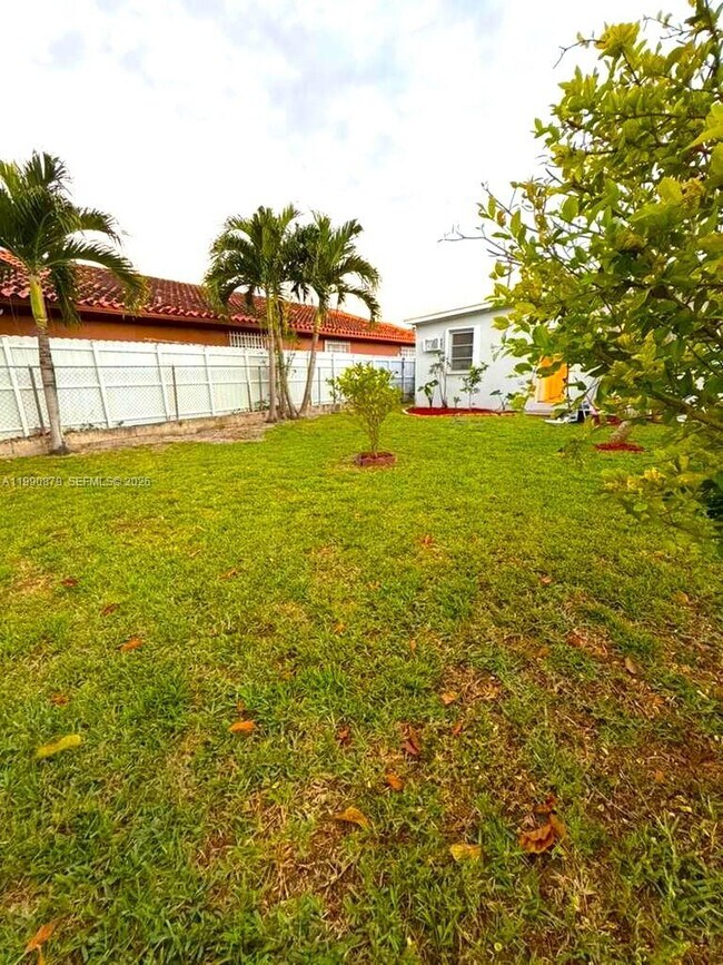 Building Photo - 6339 SW 32nd St