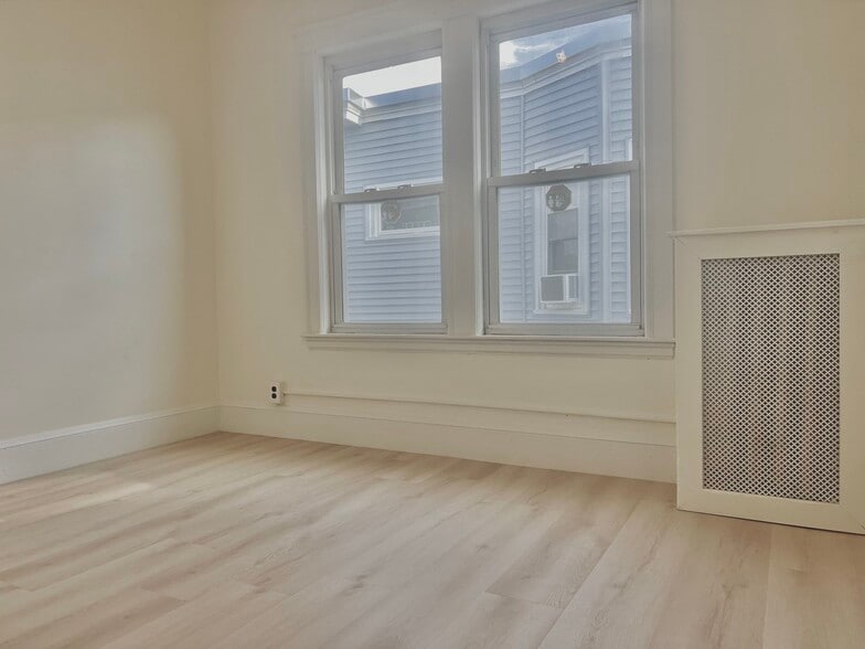 Building Photo - 5 Magnus Ave