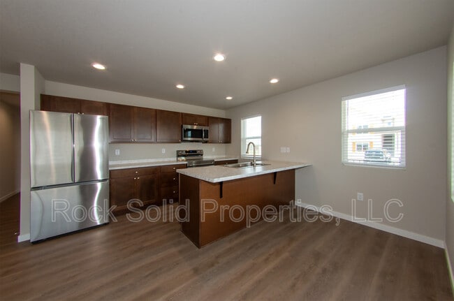 Building Photo - 1900 Good Hearted Pl