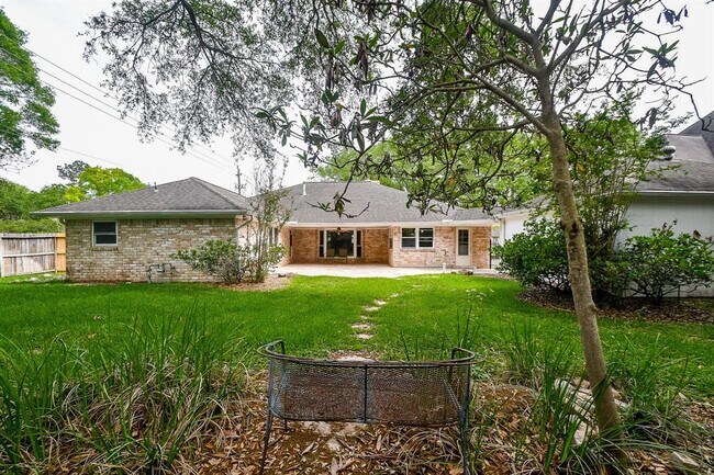 Building Photo - 3007 Broadmoor Dr