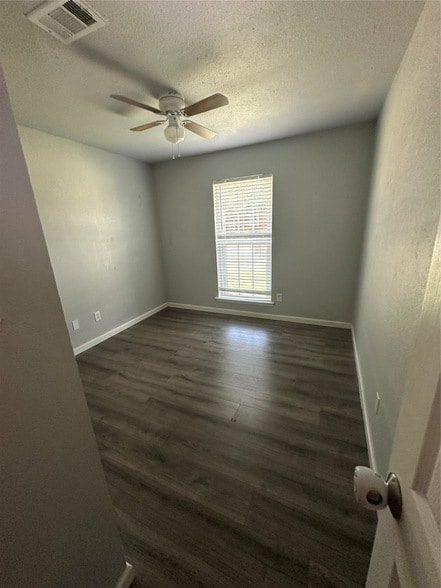 Building Photo - 6524 Blue Grass Dr