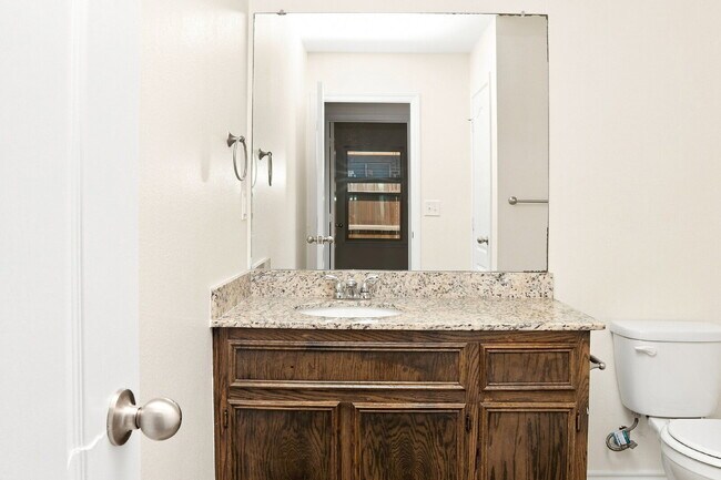 Building Photo - "Spacious 3-Bedroom Duplex with Granite Elegance in Prime Killeen Location!"