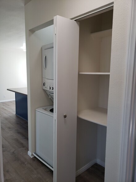 Building Photo - 1261 Victor St