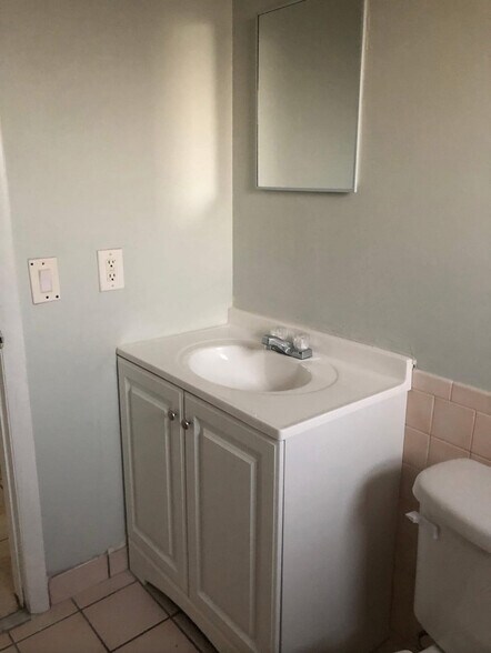 Building Photo - 1637 Barbarie Ln