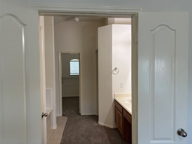 Building Photo - 21223 Colton Cove Dr