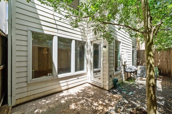 Building Photo - 2743 Sherwin St