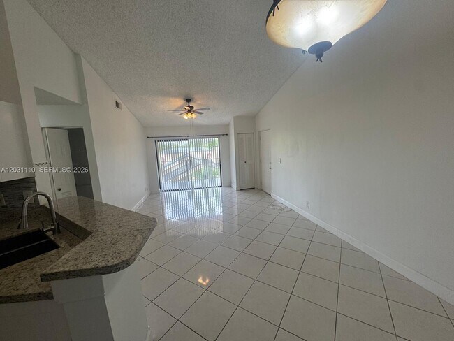 Building Photo - 9999 Summerbreeze Dr