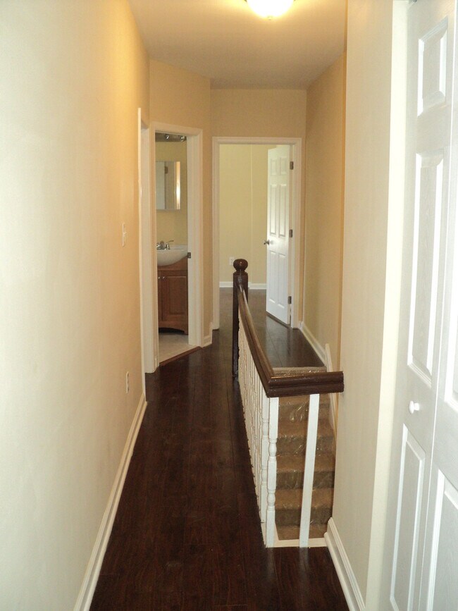 Building Photo - Gorgeous 3 BR - Mt. Airy