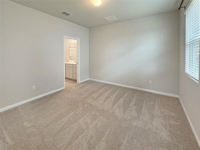 Building Photo - 2529 Roosevelt Rd