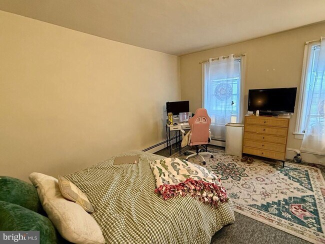 Building Photo - 43 E Franklin St