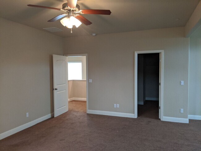 Building Photo - Newer construction home with open floor plan and nice upgrades. Clovis unified schools.