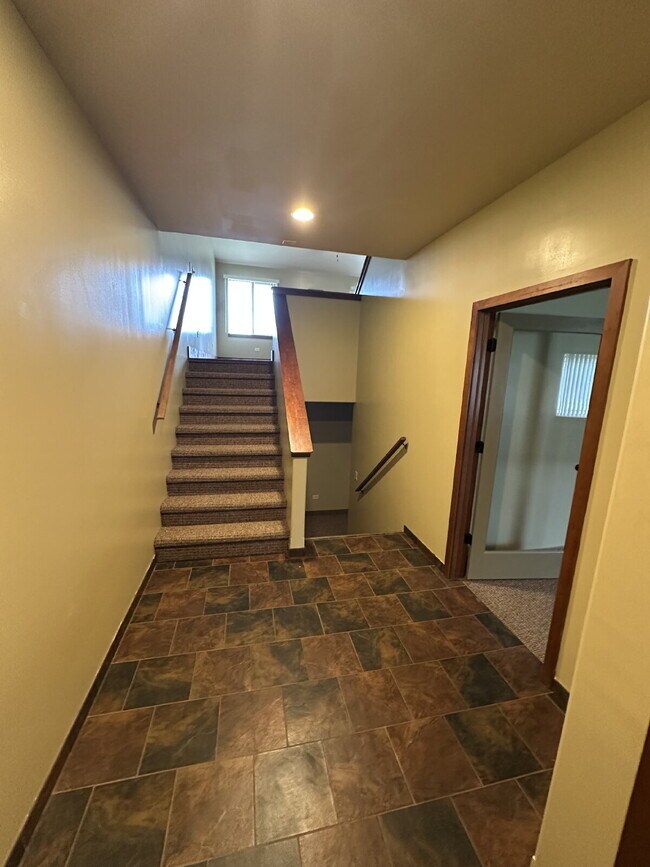 Building Photo - LUXURY RENTAL IN NORTH UTICA – OAK RIDGE VILLAGE