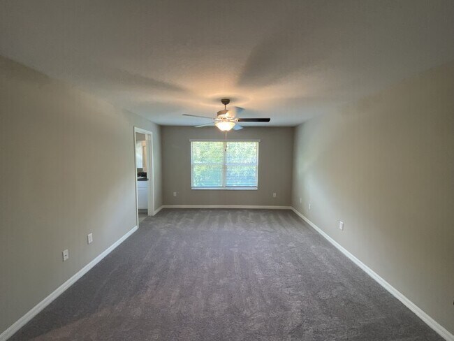 Building Photo - Coming Soon! End Unit 3/2.5 Townhome For R...