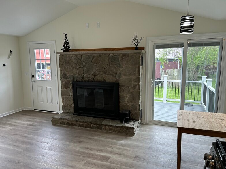 non operable - 8 Forest Ave