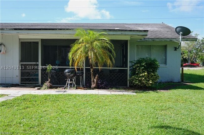 Building Photo - 257 Cape Coral Pkwy E