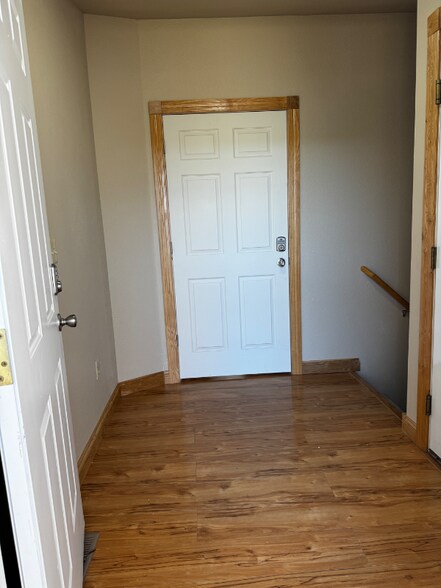 Building Photo - 1017 Basin Ct