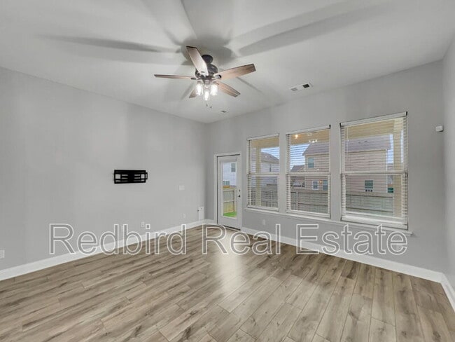 Building Photo - 1005 Lonergan Cir