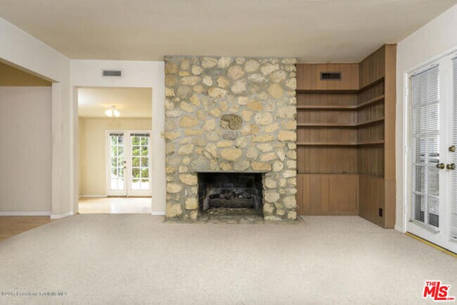 Building Photo - 5249 Escalante Dr
